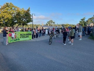 En gruppe af børn og lærere